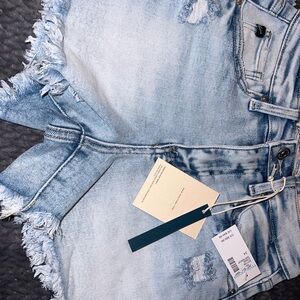 🎄🎁 Women’s Kan Can curvy high rise shorts, Distressed Light Blue Denim Shorts